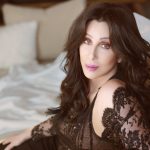 H Σερ “δεν έπεσε και κάτω” με το “The Cher Show”