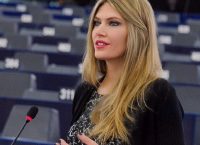 Εύα Καϊλή: Πολύ σκληρή ανάρτηση για τον Θανάση Θεοχαρόπουλο