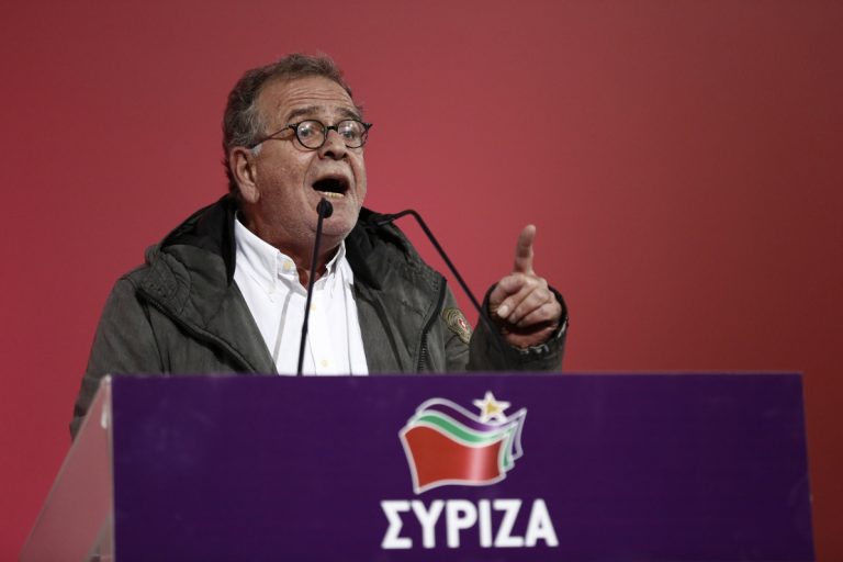 “Κράζει” Μουζάλα και η “Αυγή” για τους αβοήθητος πρόσφυγες στη Μόρια