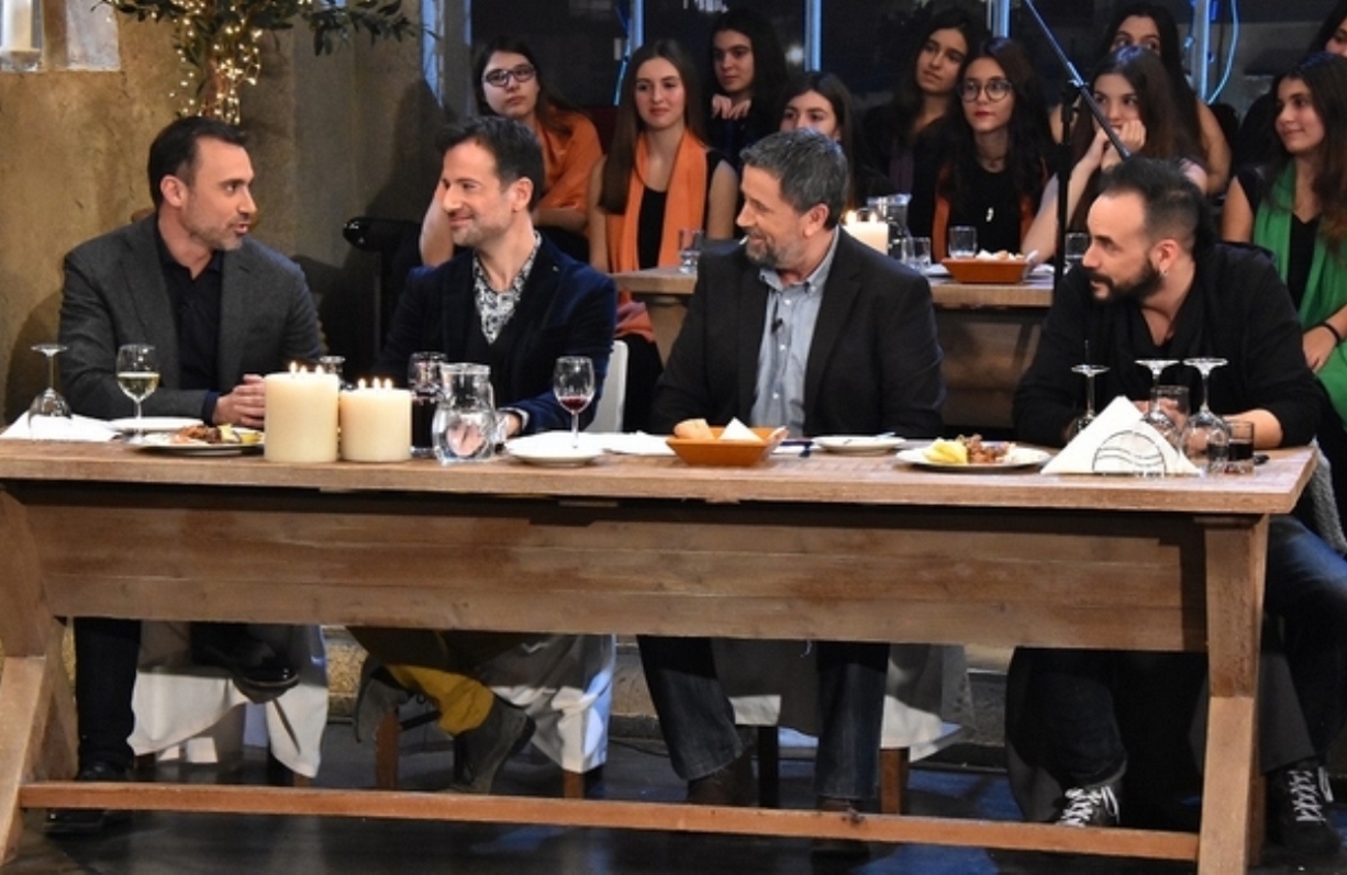 Ο Κωστής Μαραβέγιας λέει “Στην υγειά μας βρε παιδιά”