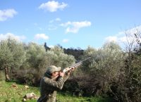 Φθιώτιδα: Κυνηγός πέρασε για θήραμα συγχωριανό του και τον πυροβόλησε
