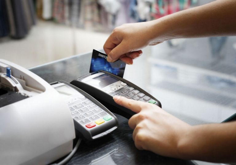 Υποχρεωτική εγκατάσταση POS σε 58 ακόμα επαγγέλματα