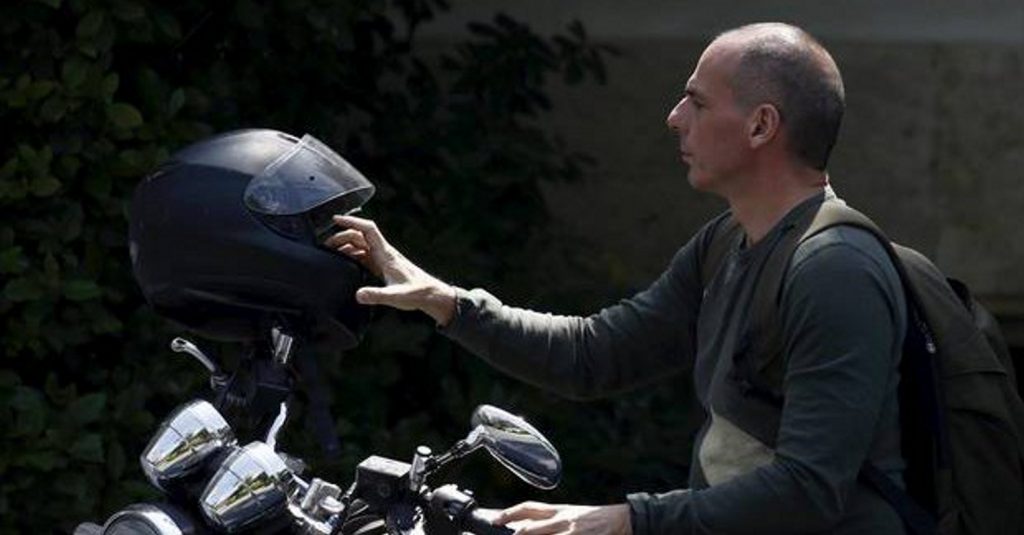 Ο Βαρουφάκης στηρίζει τον Μακρόν: Ψηφίστε τον, ήθελε να σώσει την Ελλάδα