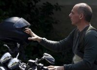 Ο Βαρουφάκης στηρίζει τον Μακρόν: Ψηφίστε τον, ήθελε να σώσει την Ελλάδα