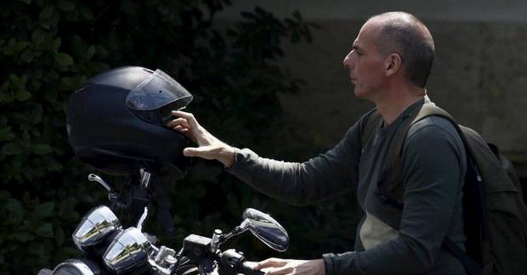 Ο Βαρουφάκης στηρίζει τον Μακρόν: Ψηφίστε τον, ήθελε να σώσει την Ελλάδα