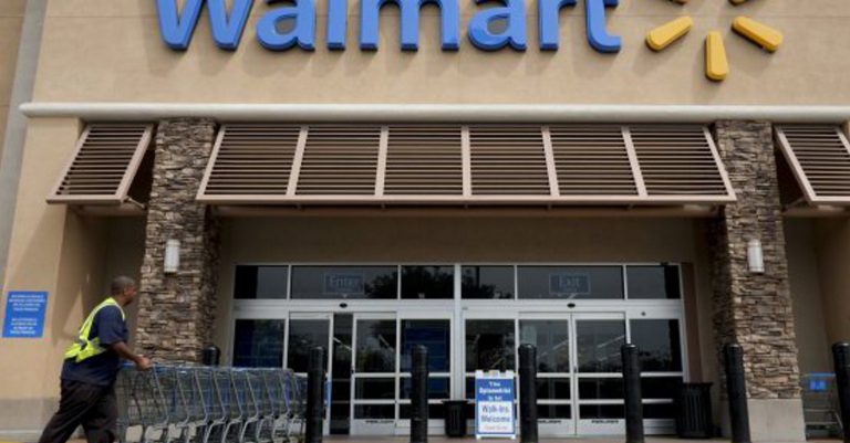 HΠΑ: 10.000 νέες θέσεις εργασίας από τη Wal-Mart