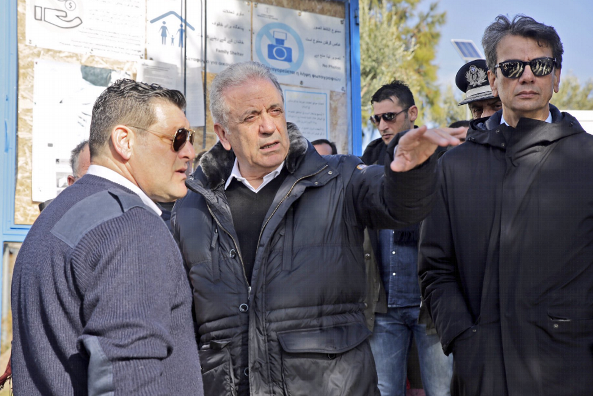 Λύση για τους “παγωμένους” πρόσφυγες τώρα, όχι αύριο ζητεί ο Αβραμόπουλος