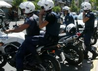 Τροχαίο στο Μενίδι με τραυματία έναν αστυνομικό (vid)