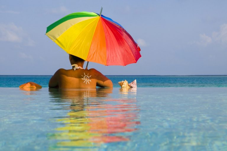 Το ισχυρό αντηλιακό είναι αποτελεσματικότερο από ομπρέλα