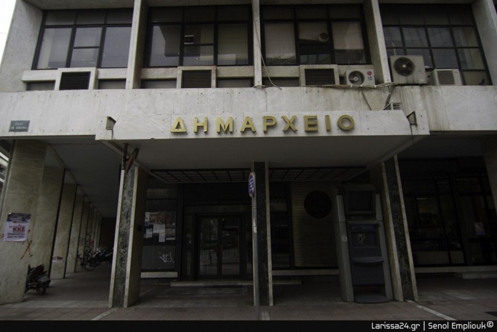 Η Λάρισα στηρίζει τα προσφυγόπουλα και καταδικάζει του χρυσαυγίτες