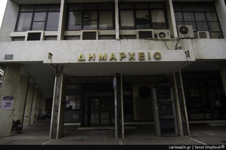 Η Λάρισα στηρίζει τα προσφυγόπουλα και καταδικάζει του χρυσαυγίτες