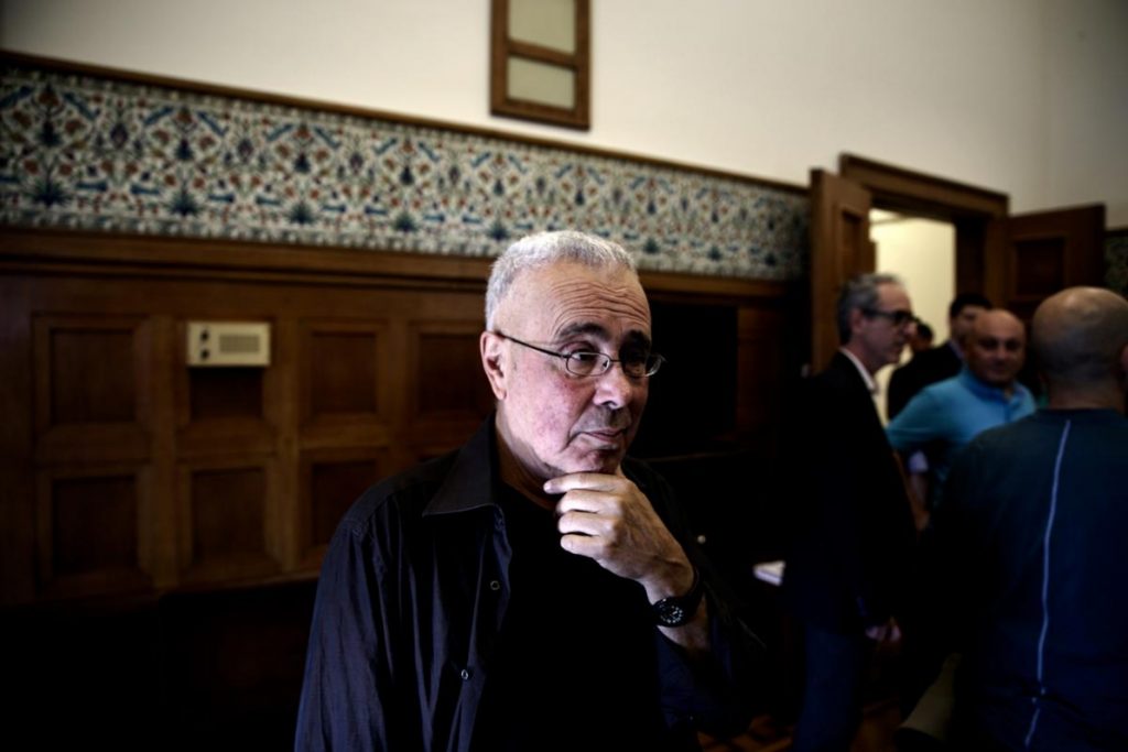 Σε αναβρασμό η κυβέρνηση μετά την παραίτηση Ζουράρι