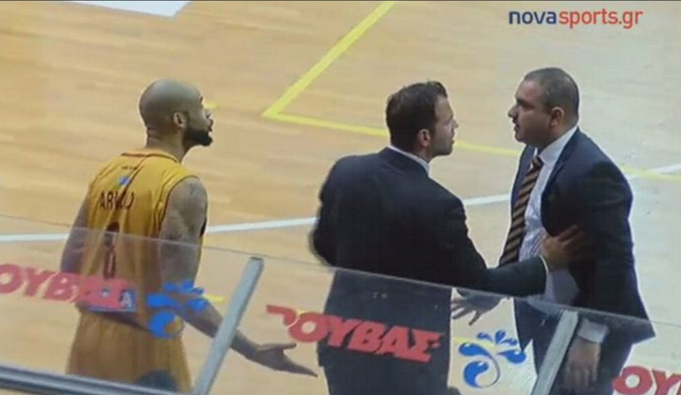 Οι στιγμές της διπλής έντασης στον πάγκο του Ρεθύμνου