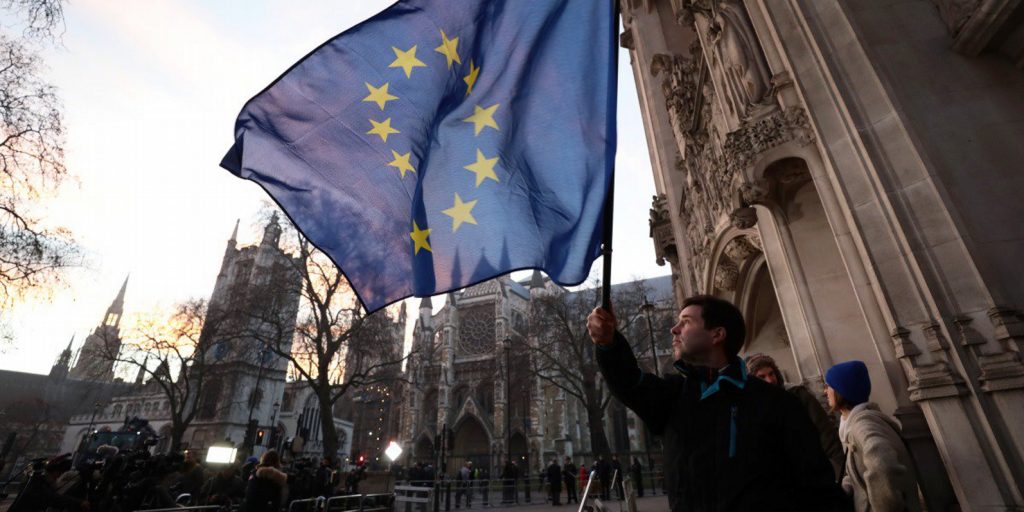 Η αυστηρή προειδοποίηση του Μπλερ στην Τερέζα Μέι