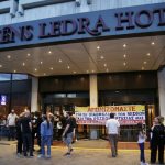 Κινητοποίηση εργαζομένων έξω από το ξενοδοχείο Athens Ledra