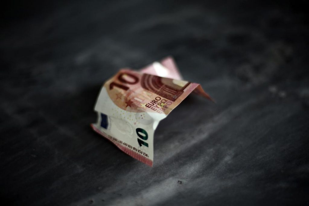 Χριστούγεννα 2018: Πέταξε οικογένεια στον δρόμο επειδή δεν είχε για το νοίκι
