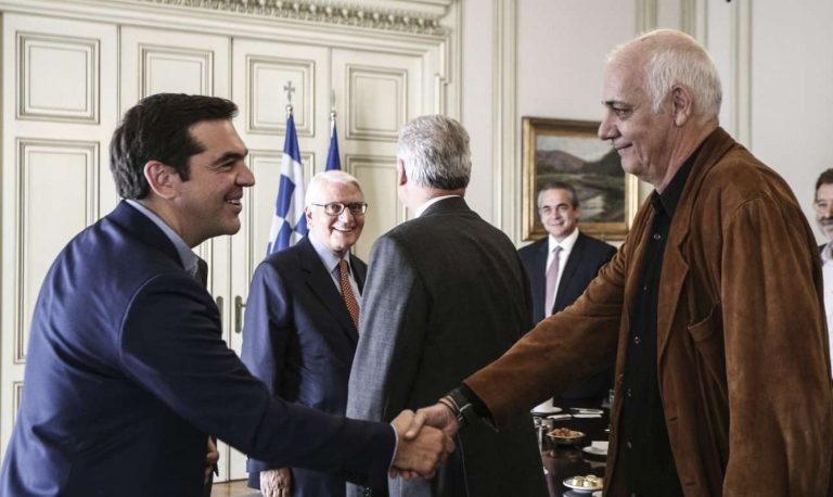 «Ουδέν σχόλιο» από τον Κιμούλη για το ίδρυμα Νιάρχου