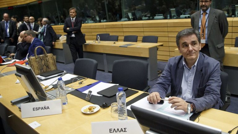 “Μύλος” στο Eurogroup για το ελληνικό χρέος – Καμία υποχώρηση Σόιμπλε
