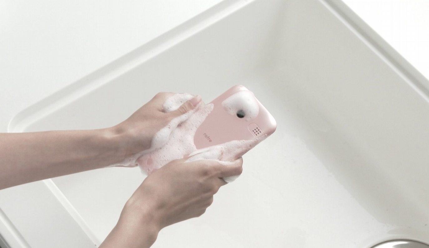 Smartphone ανθεκτικό στο πλύσιμο με νερό και σαπούνι (video)