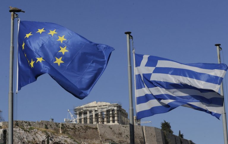 Bloomberg: Δεν τελείωσαν τα δύσκολα για την Ελλάδα
