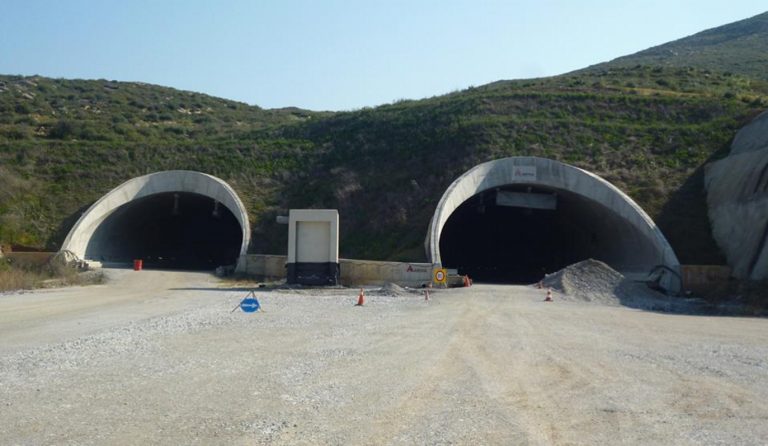 O Αλέξης Τσίπρας θα εγκαινιάσει τις σήραγγες στα Τέμπη