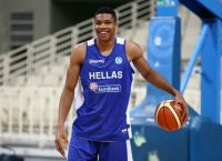 Αντετοκούνμπο: “Την ελληνική σημαία την τιμάμε”