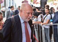 Ο Βίζερ δείχνει τον “μποναμά” Τσίπρα ως αιτία για τη σκληρή στάση των δανειστών