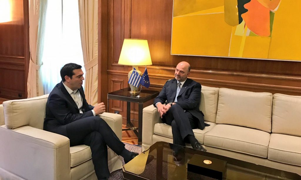 Ο Μοσκοβισί “σβήνει” τις ελπίδες για ελάφρυνση πριν το ’18