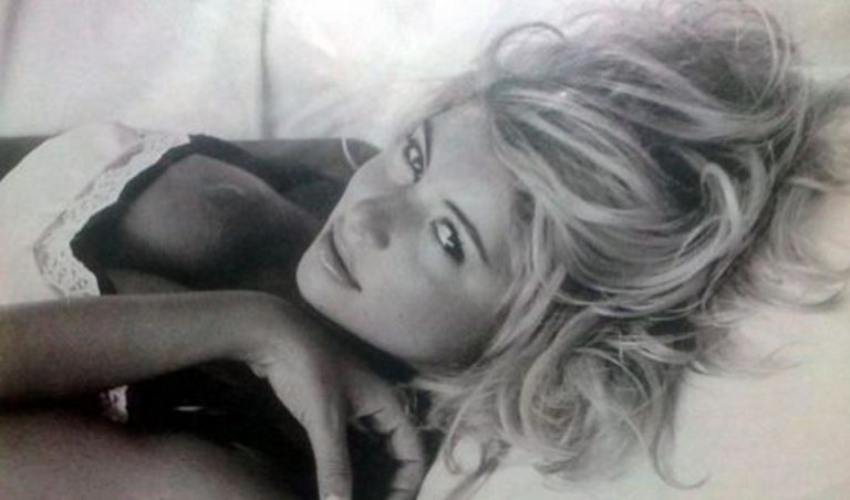 Διάσημη Ελληνίδα σε δήλωση φωτιά: “Είμαι ακόμα παρθένα”