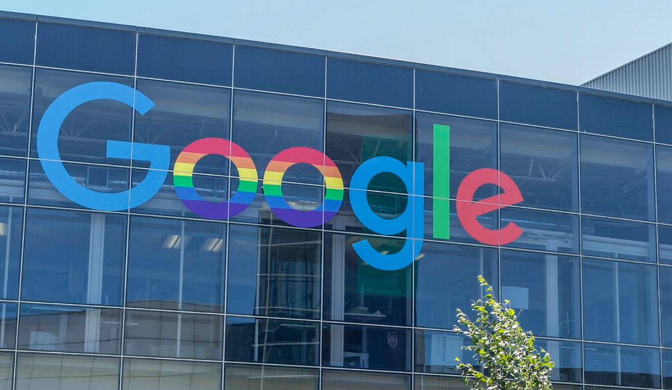 Θύματα διαδικτυακής απάτης η Google και το Facebook