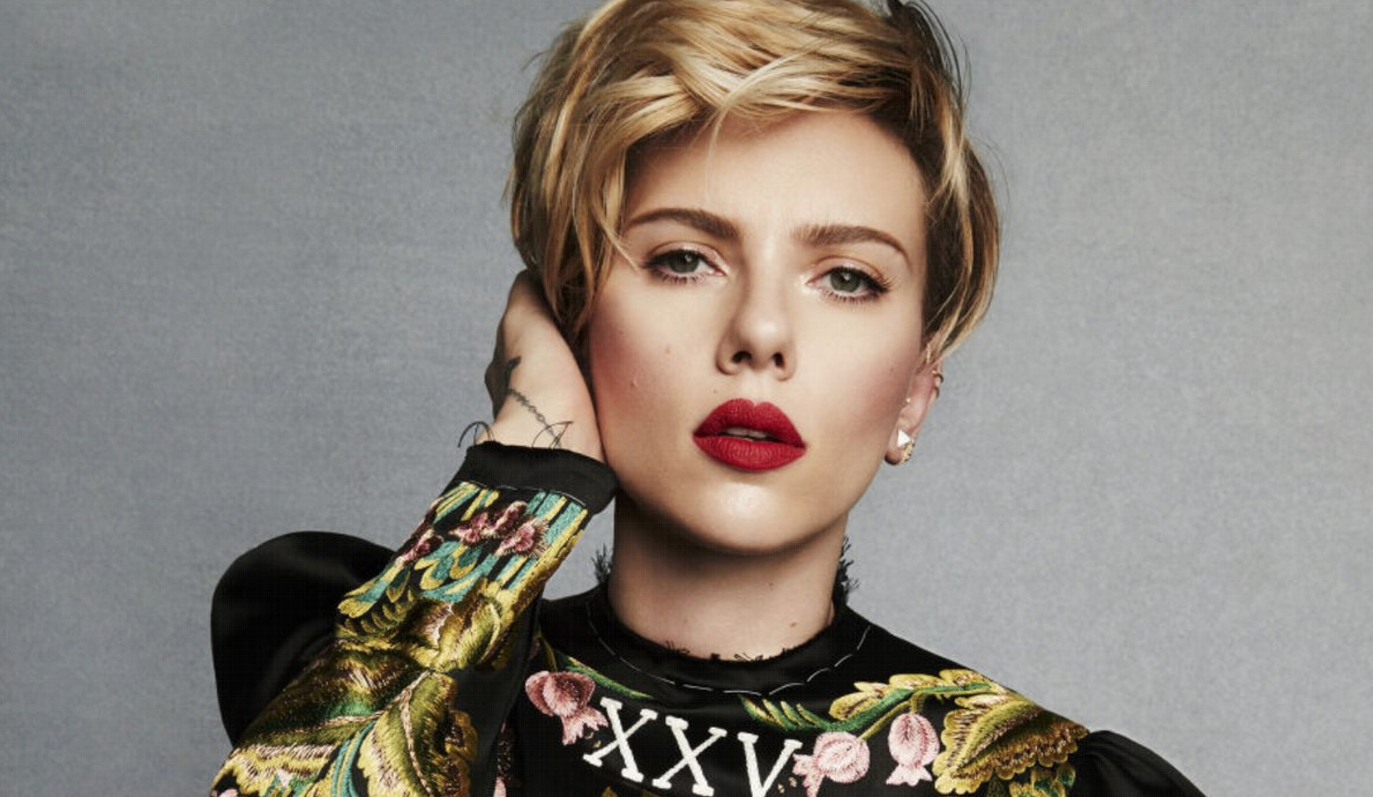 Η Scarlett Johansson υπέρ της πολυγαμίας