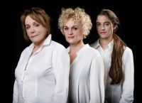 Οι «Τρεις ψηλές γυναίκες» κάνουν πρεμιέρα στο Θέατρο της Οδού Κεφαλληνίας – Α’ σκηνή