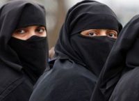 Γερμανικό δικαστήριο απαγόρευσε σε δασκάλα δημοτικού να φορά την ισλαμική μαντίλα