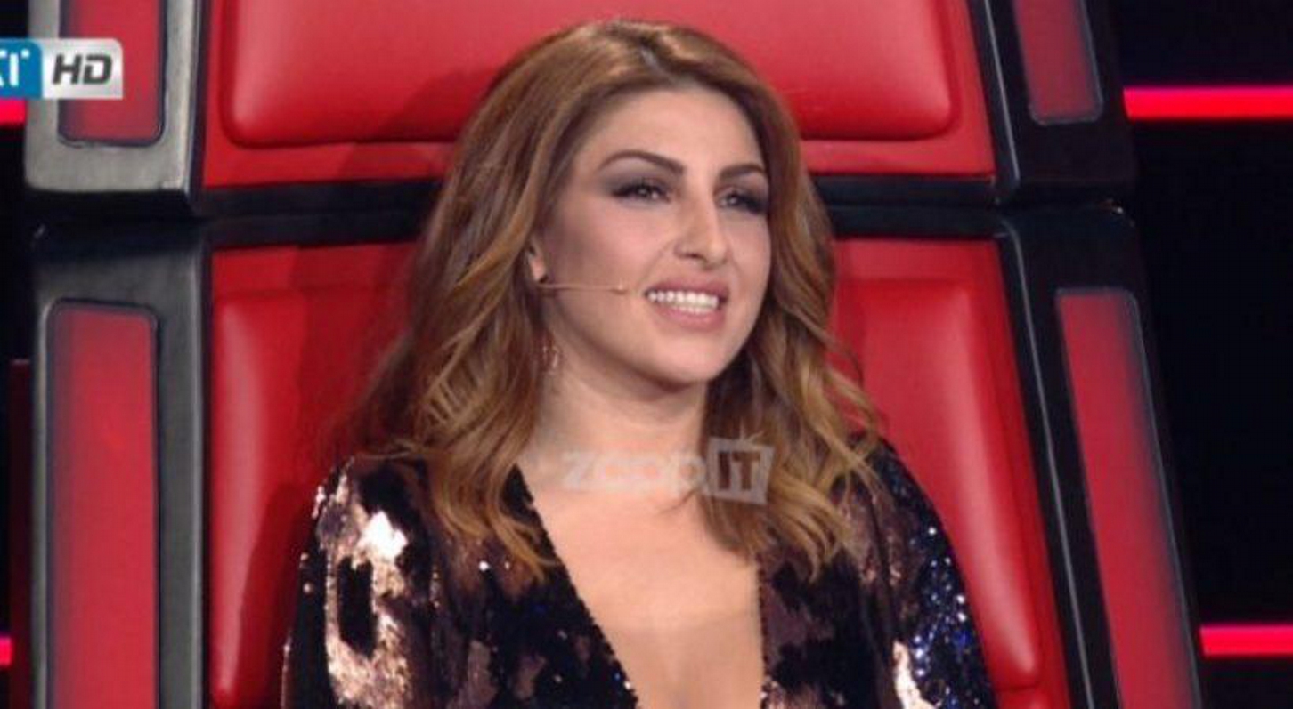 The Voice: Με αβυσσαλέο ντεκολτέ στον ημιτελικό η Έλενα Παπαρίζου! (video)