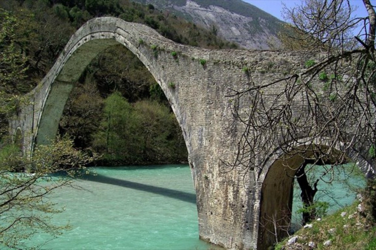Συνεργασία για την αποκατάσταση του Γεφυριού της Πλάκας