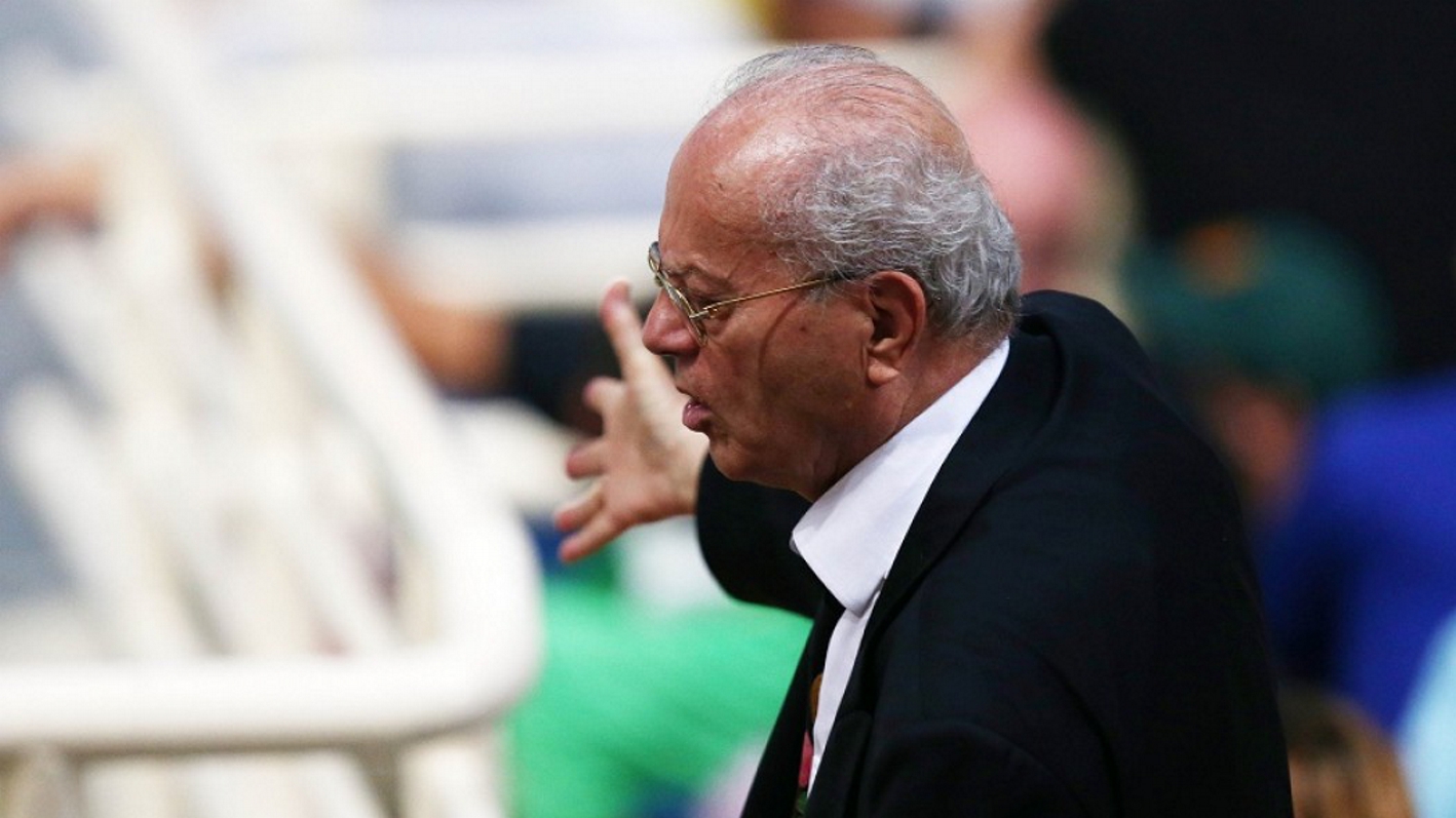 Αγριο… πέσιμο Θανάση στους διαιτητές!