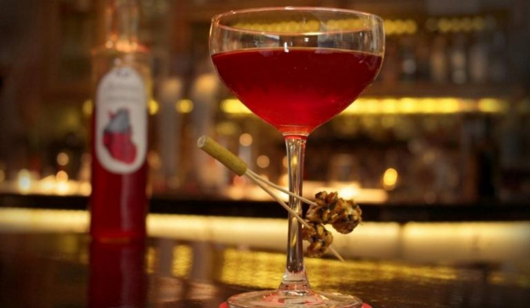 Negroni ή Old Fashioned; Ποιο θα μας «σώσει» κάποια στιγμή;