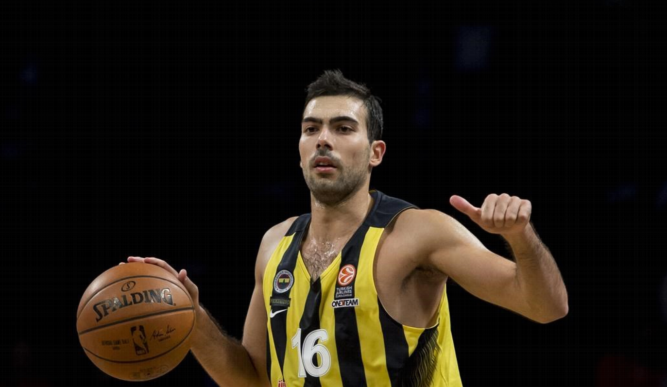 Ολυμπιακός: Τι λένε στον Πειραιά για Σλούκα