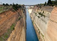 Ισθμός Κορίνθου κατολίσθηση: Έκλεισε και απαγορεύεται η διέλευση πλοίων