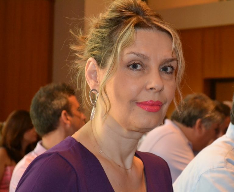Πρόταση δυσπιστίας: Τι στάση θα κρατήσει η Κατερίνα Παπακώστα