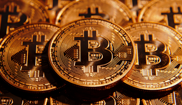 Bitcoin: Ξεπέρασε τα 2,000 δολ.