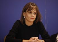 Παραμένει το χάσμα με τους θεσμούς και στα εργασιακά