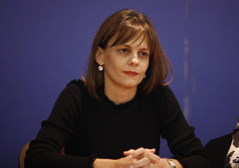 Παραμένει το χάσμα με τους θεσμούς και στα εργασιακά