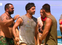 Survivor: Χαμός στο σημερινό επεισόδιο –  Στο στόχαστρο όλων των “διασήμων” ο Αγγελόπουλος (vid)