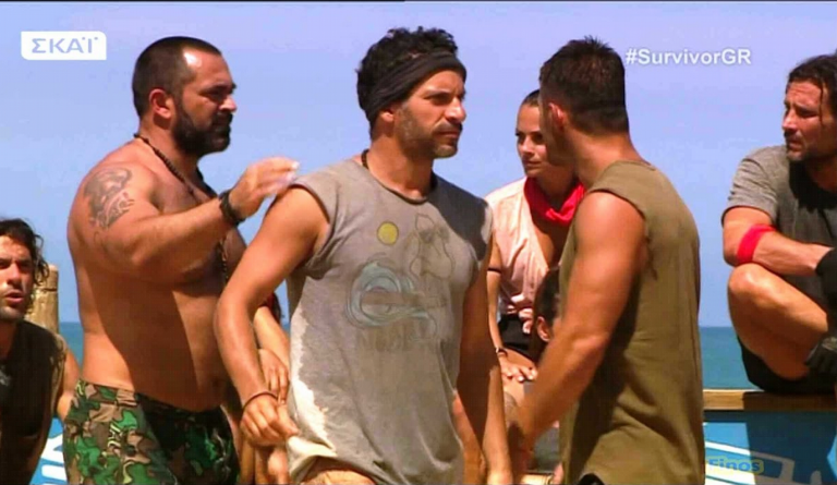 Survivor: Χαμός στο σημερινό επεισόδιο –  Στο στόχαστρο όλων των “διασήμων” ο Αγγελόπουλος (vid)
