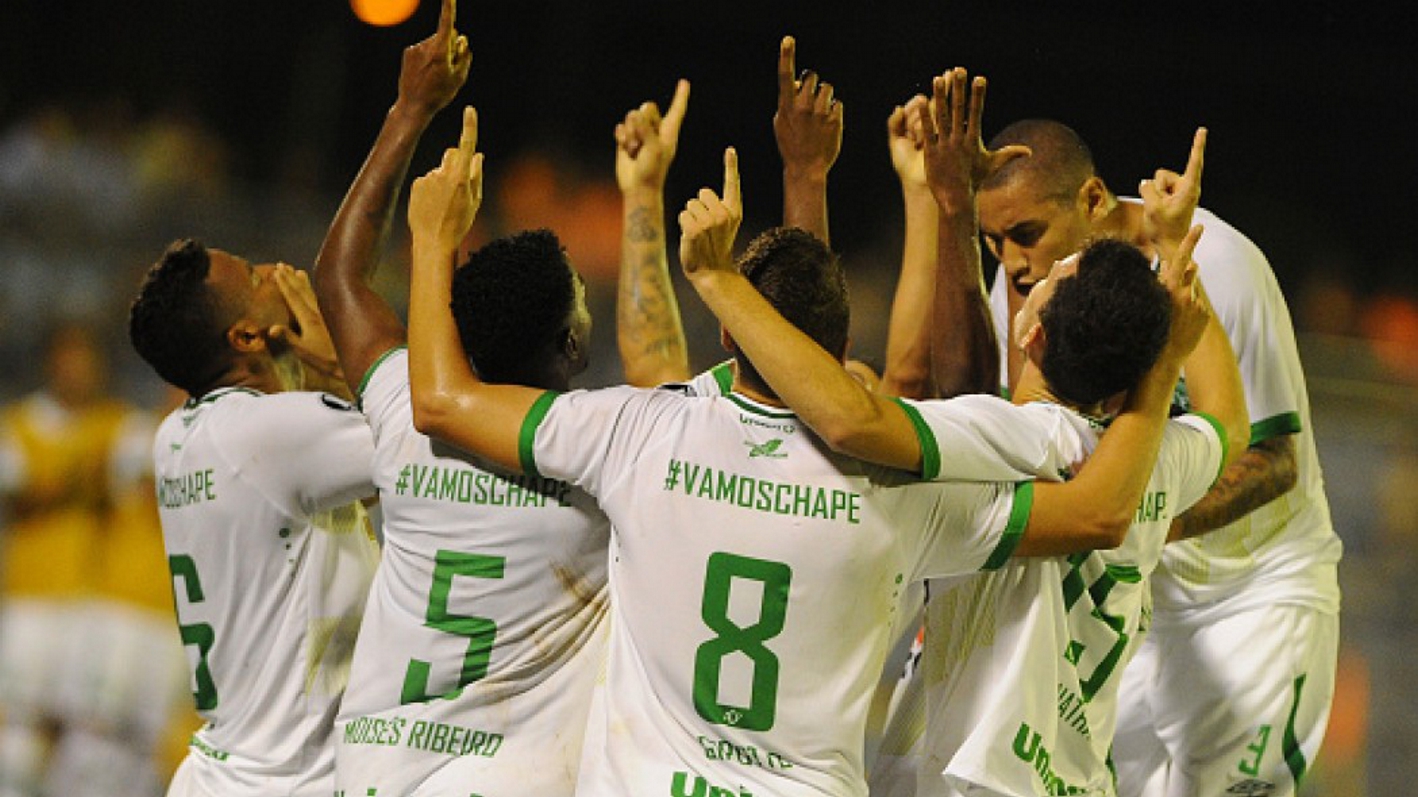 #Vamoschape: Το συγκινητικό hashtag της Σαπεκοένσε και η αφιέρωση στον… ουρανό (vid)