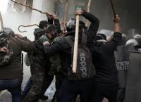 Χαμός με τους αγρότες και την αστυνομία – Δείτε φωτογραφίες και βίντεο (pics&vids)