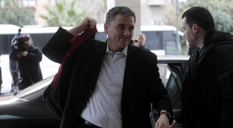 Επί τάπητος αυτή την ώρα οι βασικοί άξονες της διαπραγμάτευσης στο Χίλτον