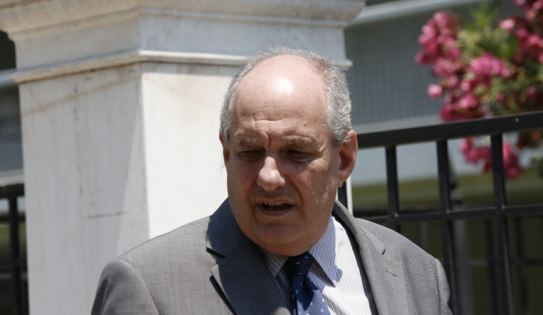 Τέρενς Κουίκ: “Τον Αύγουστο του 2018, η Ελλάδα βγαίνει οριστικά από τα μνημόνια”