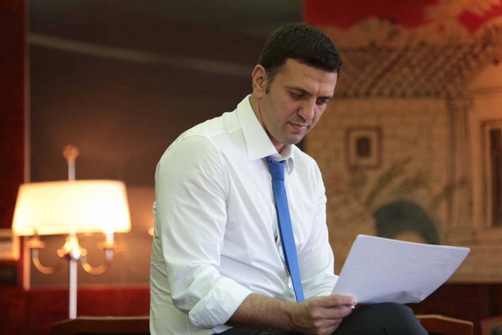 Βασίλης Κικίλιας: Νυχτερινή «έφοδος» στο «Αττικόν» (pics)